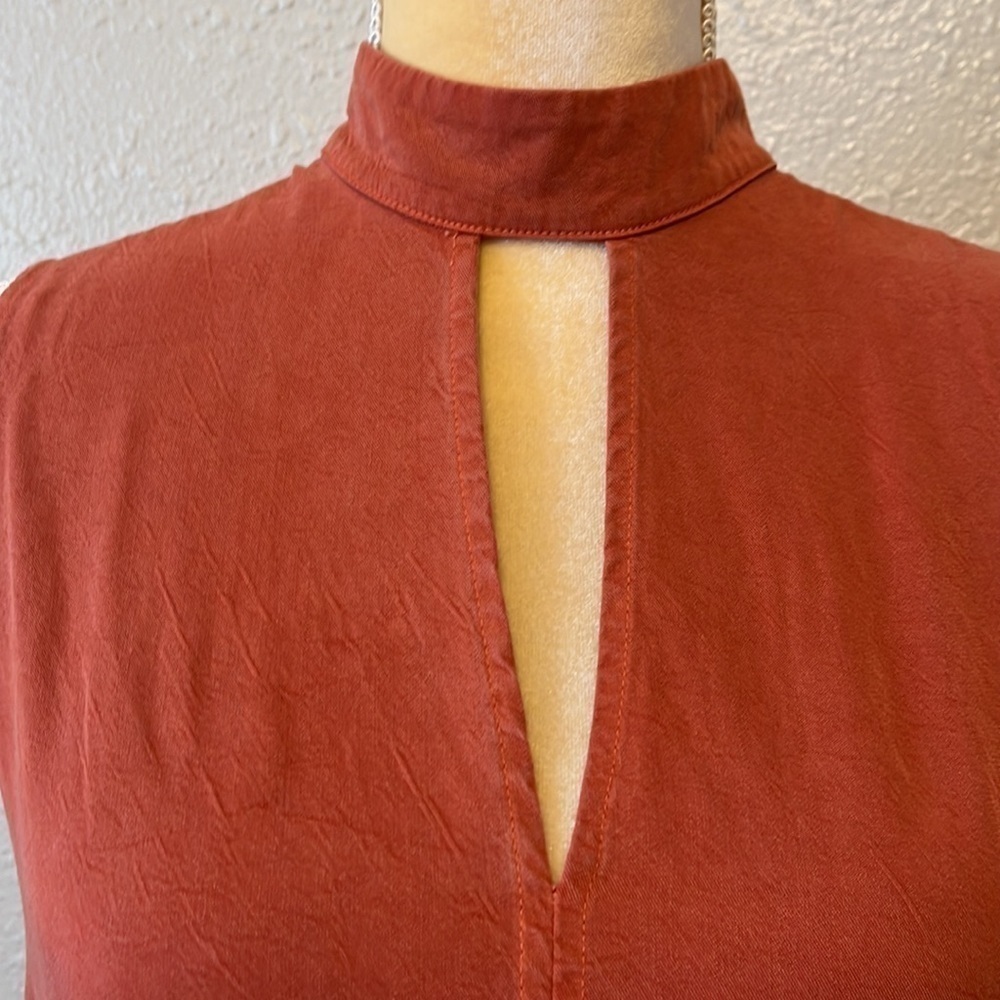 Maven West Rust Orange Sleeveless Keyhole Mock Neck Top